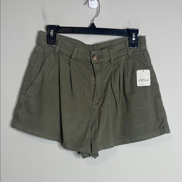 Free People | Women’s Green Billie Pleated Shorts Size 2 NWT - Picture 2 of 6